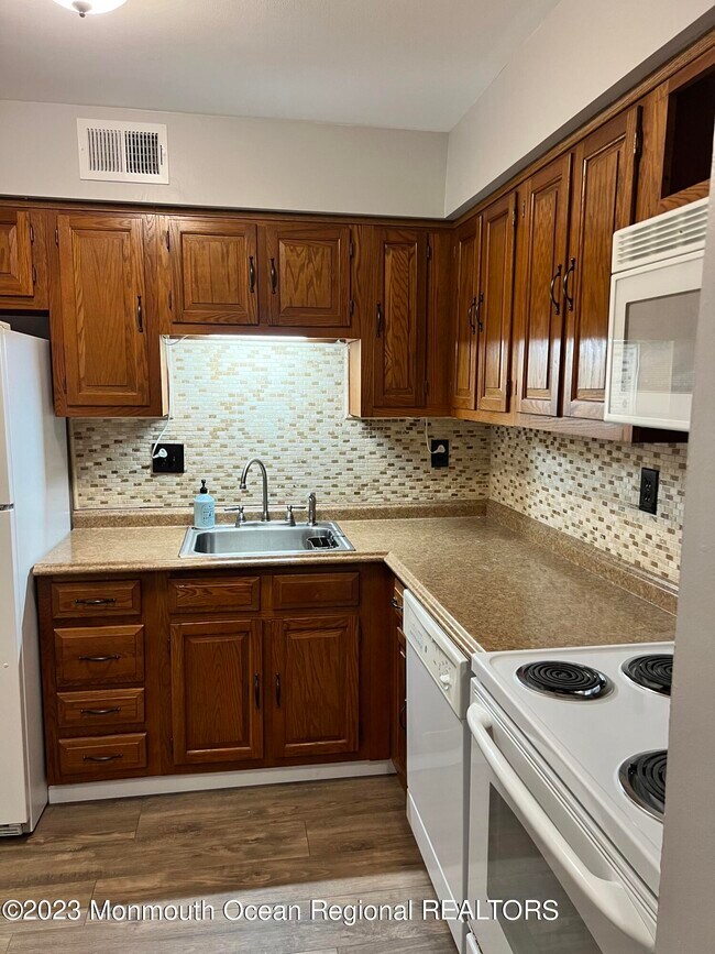 Photo - 604 Wellington Pl