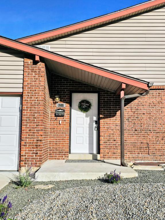 Building Photo - 9210 Meade St Rental