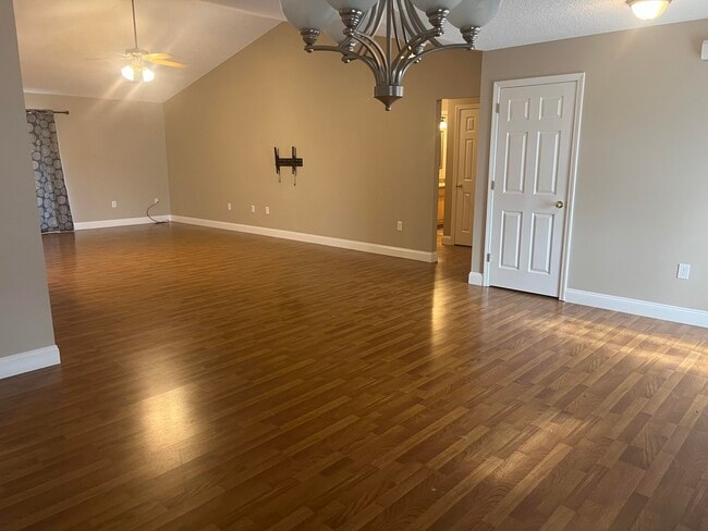 Photo - 155 Conquest Ave