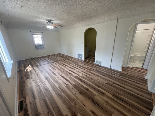 Photo - 139 Monroe St