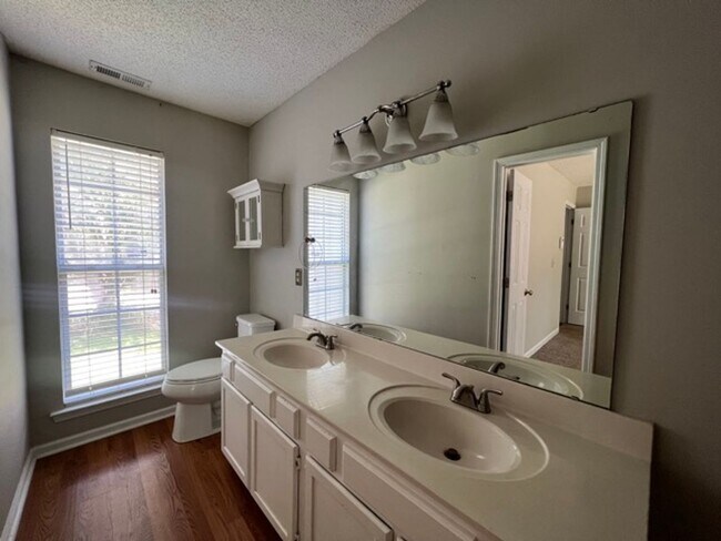 Photo - 150 Bradstone Rd