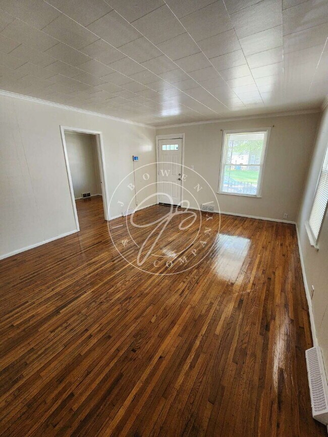 Photo - Adorable Updated 3 Bedroom Bungalow Near Downtown & Tony Packo's!