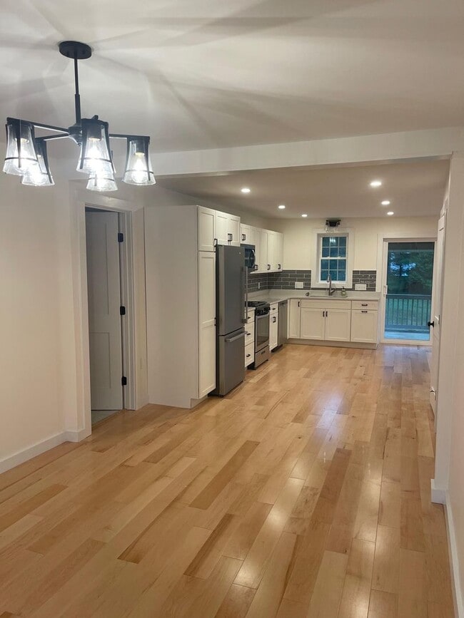 3 Bedroom Apartment in Colchester VT Avail... - 3 Bedroom Apartment in Colchester VT Avail...