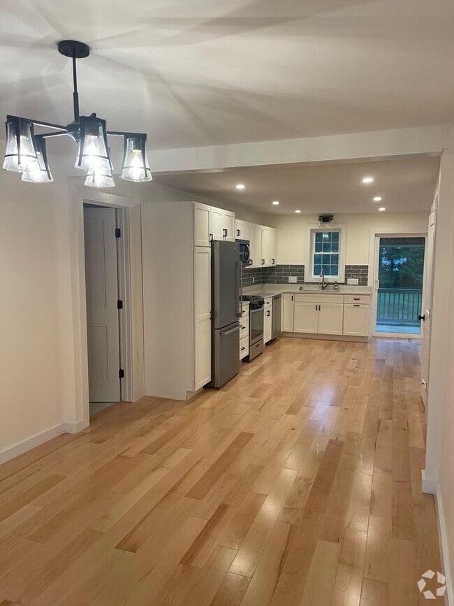 Building Photo - 3 Bedroom Apartment in Colchester VT Avail...