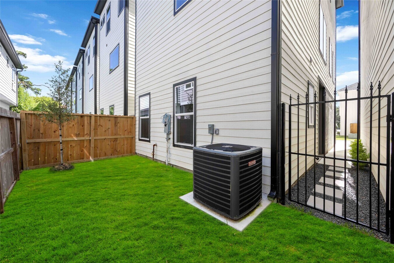 Photo - 1935 Knoll St