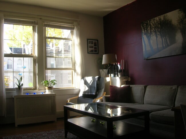 Photo - 2425 Ontario Rd NW Unit 1