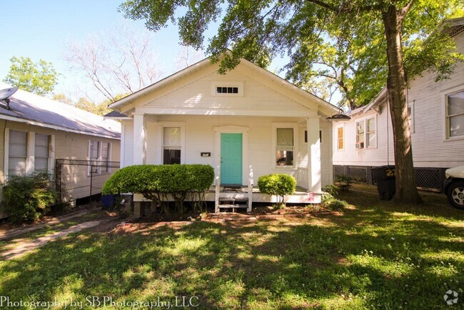 Building Photo - 2 bedroom 1 bath house in Highland!
