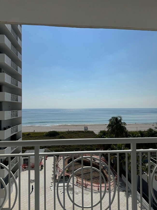 Building Photo - 5825 Collins Ave Unit 7K Rental