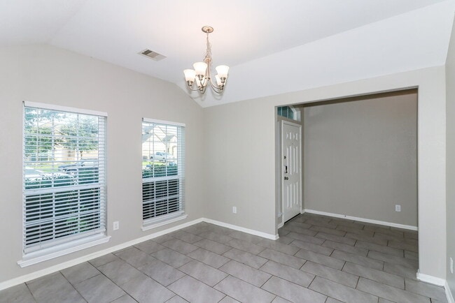 Photo - 1902 Walnut Green Cir