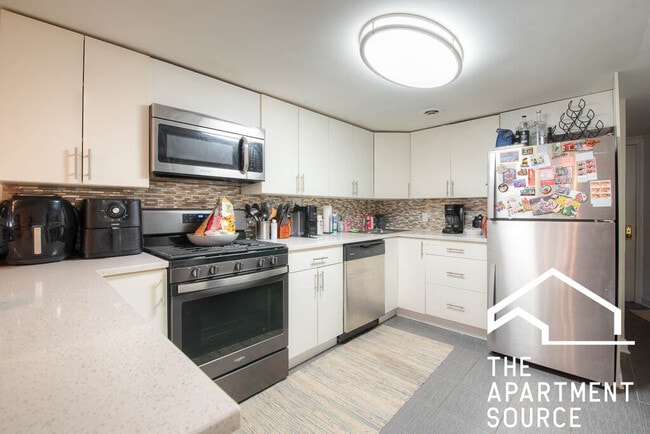 Photo - 1938 N Halsted St