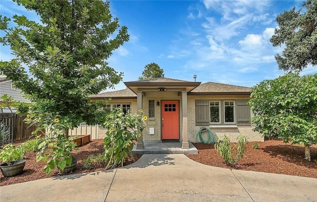 Building Photo - 3BD, 3BA Home Near Central Park with Bonus Casita