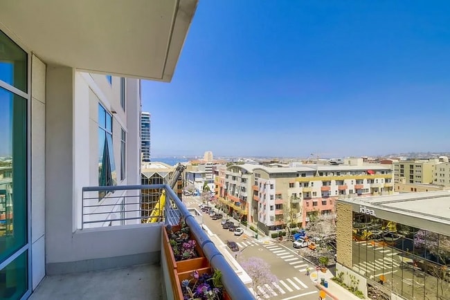 Photo - 425 W Beech St Unit 956