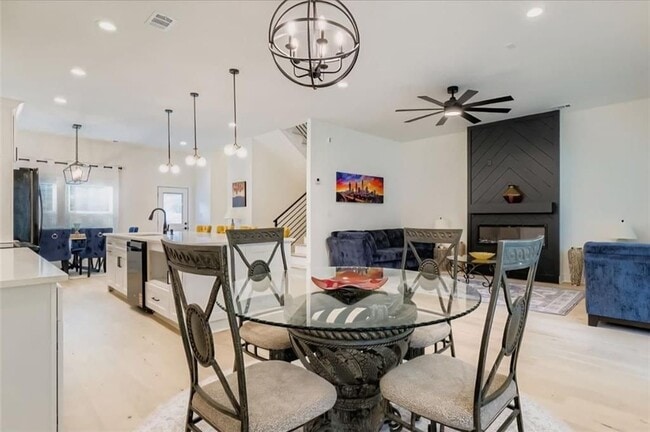 Photo - 854 Smith St SW