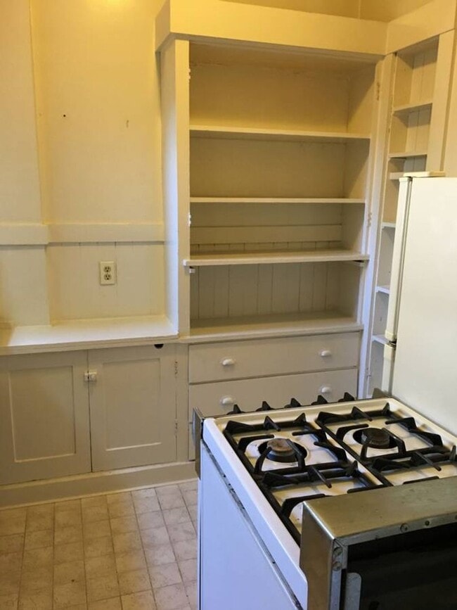 Photo - Quite a bedroom with plenty of light, Great location and is just off the main St. It is quite als... Unit 01