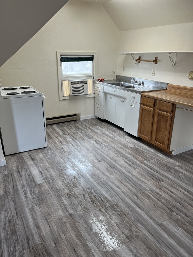 Photo - 208 NE 1st St Unit Apartment #4