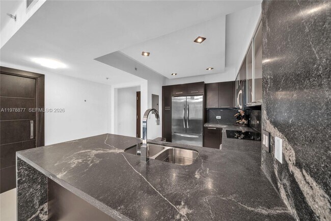 Photo - 31 SE 5th St Unidad 407