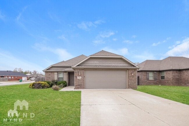 Photo - 421 Carlson St