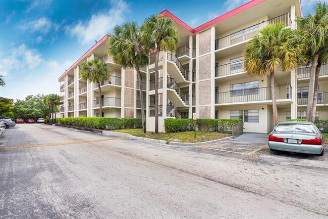 Building Photo - 3000 NW 48th Terrace Unit 423 Rental