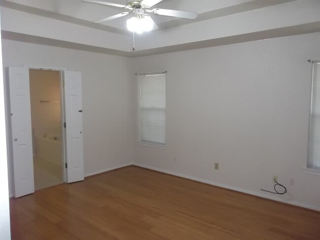 Photo - 4 BEDROOM, CONVENIENT LOCATION