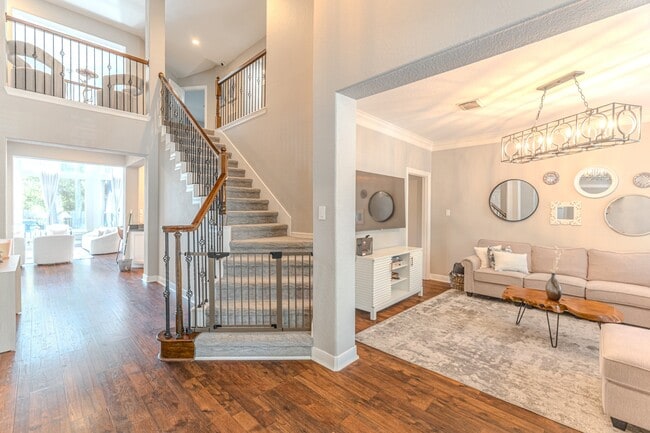 Photo - 2 Graylin Woods Pl