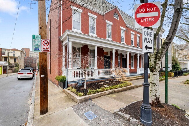 Photo - Beautiful 3 Bedroom Corner Lot on West Ave! ***Available 08/10/2026***
