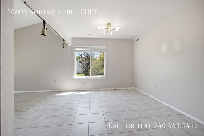 Photo - 10805 Southall Dr