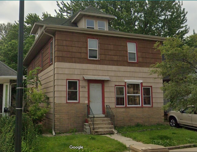 Building Photo - 1975 E Washington Ave Unit 2