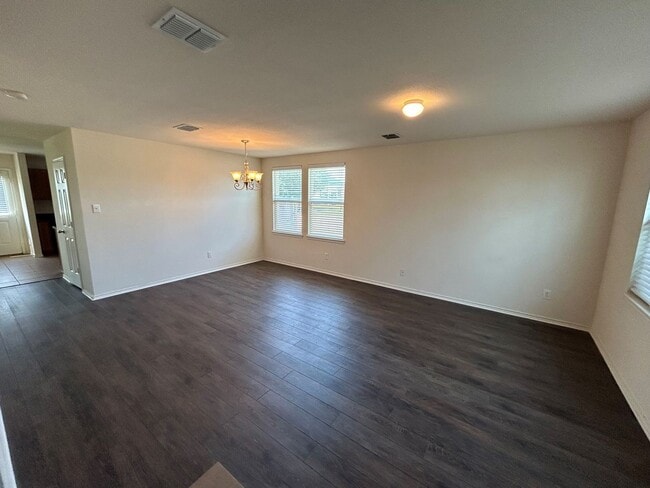 Photo - 2 WEEKS FREE RENT WITH MOVE IN ON OR BEFOR...