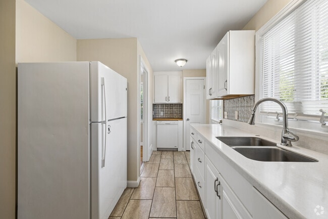 1BR, 1BA - 1,000SF - Kitchen