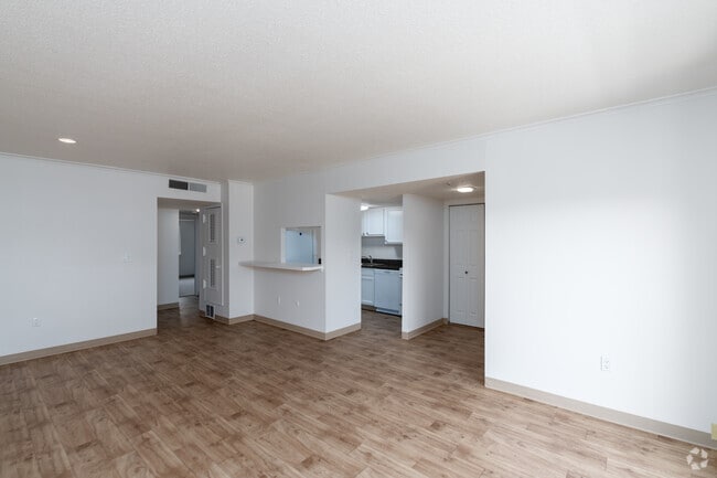 2BR, 1BA — 932SF - Living Room - Kendall Crossing