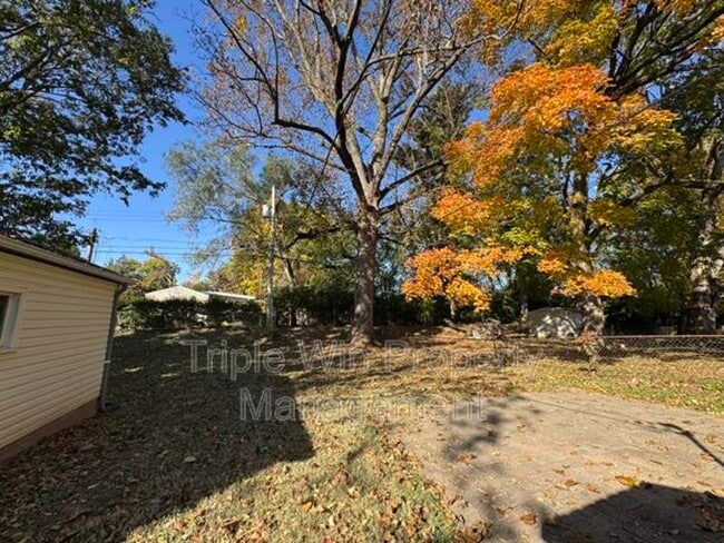 Photo - 295 Brackleigh Ln