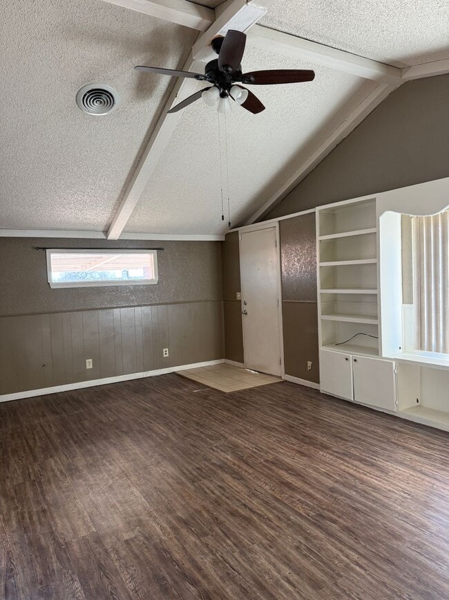 Photo - Recently renovated 2 or 3 bedroom with New kitchen