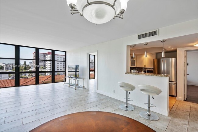 Building Photo - 2049 S Ocean Dr Rental