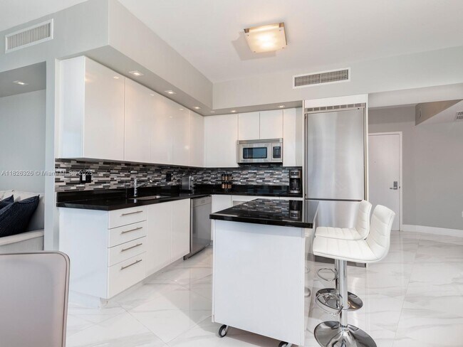 Photo - 92 SW 3rd St Unidad 3901