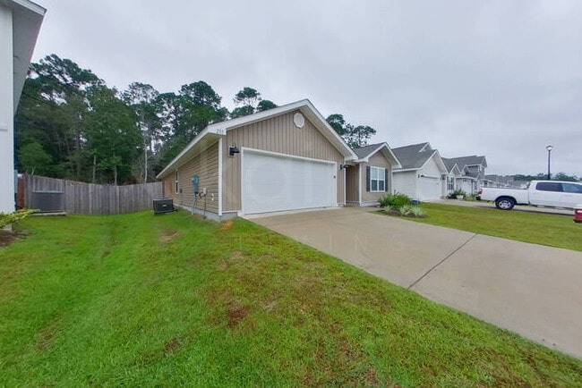 Photo - 285 Monarch Ln