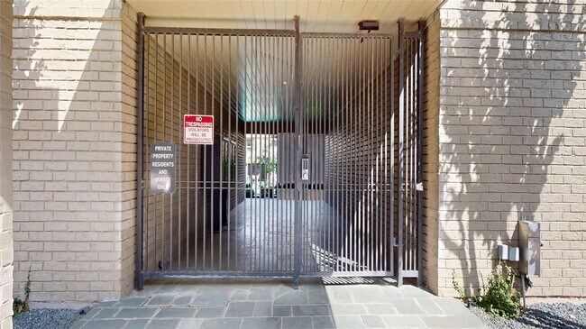 Photo - 1410 Hyde Park Blvd Unit 104