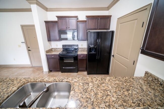 Photo - Woodbury Row