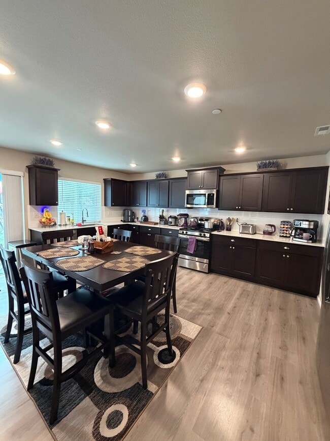 Photo - 1110 Swan Loop