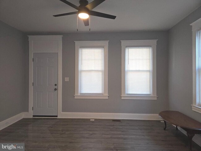 Photo - 2911 Markley Ave