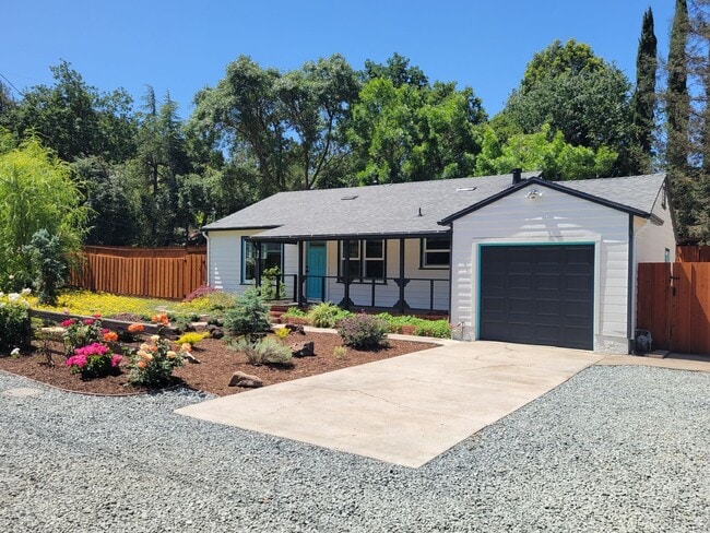Photo - Super Cute Cottage on Large Lot in Quiet Area