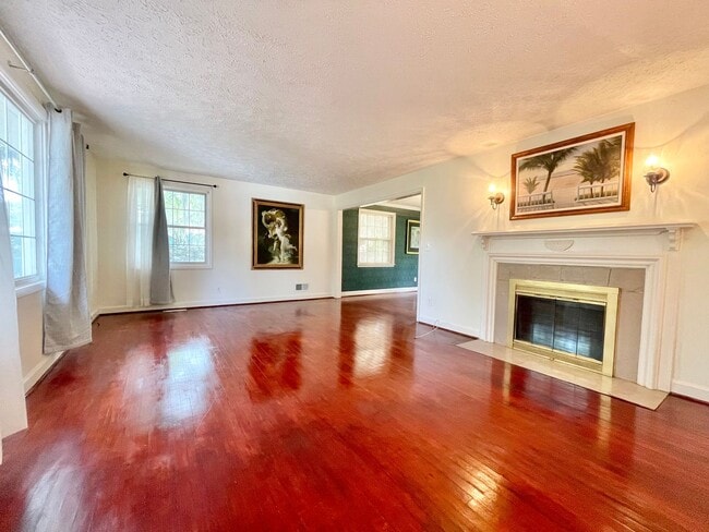 Photo - 2 E 54th St