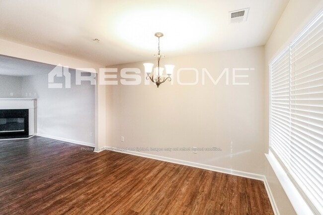 Photo - 211 Coral Cir