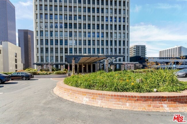 Building Photo - 800 W 1st St Unit 1105