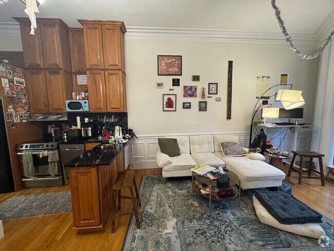 Building Photo - 163 Beacon St Unit 3 Rental