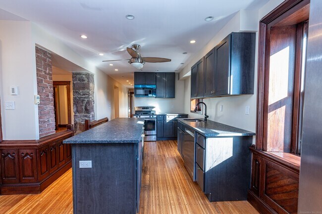 Photo - 37 E Pearl St