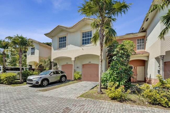 852 NW 9th St