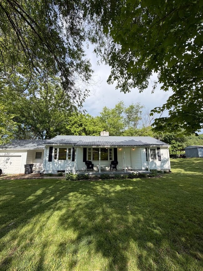 Building Photo - Charming Remodeled Farmhouse with Large Yard in Convenient Kingsport Location