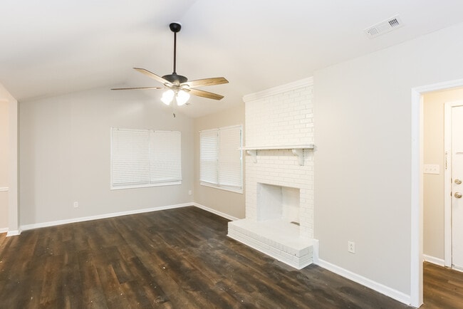 Photo - 300 Brookside Dr