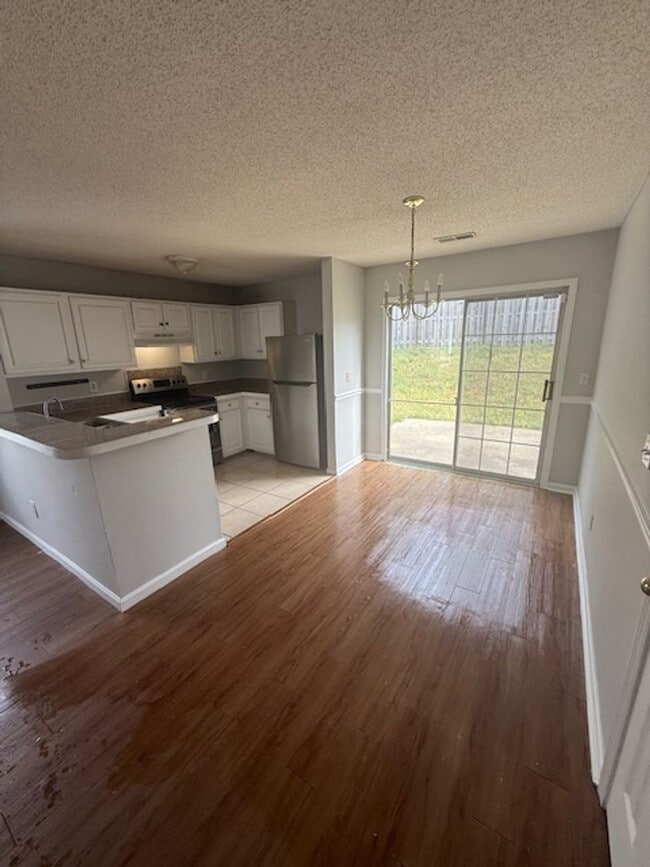 Photo - 148 Pinemast Court