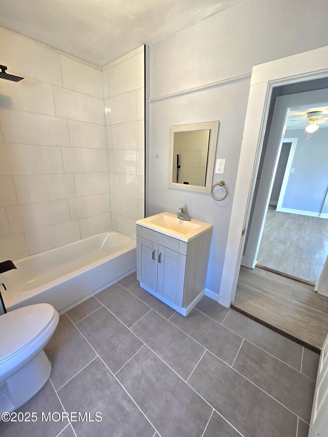 Photo - 513 Sewall Ave Unit 2